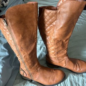 Brown size 11W boots